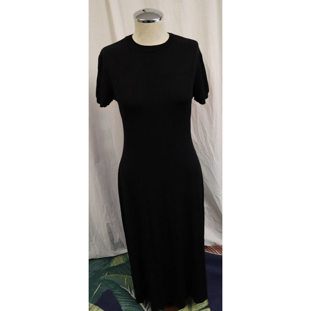 Marian & Maral Knee Length Body Con Fit and Flare Size Medium Short Sleeve (H)